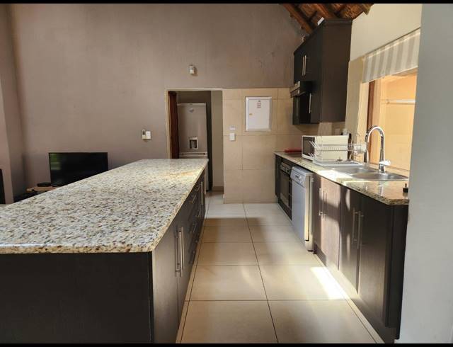 4 BEDROOM HOUSE FOR SALE IN LAKELAND ESTATE
